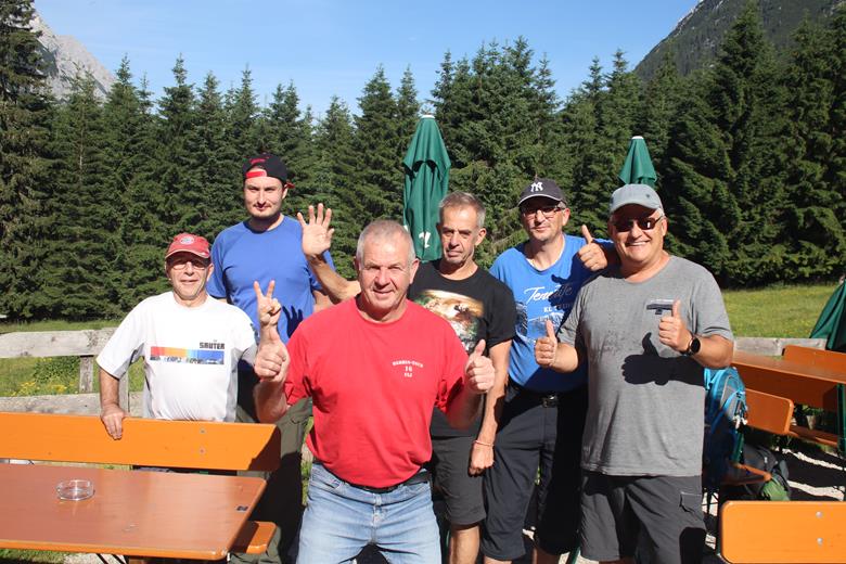 Gruppenfoto Tillfuss Alm